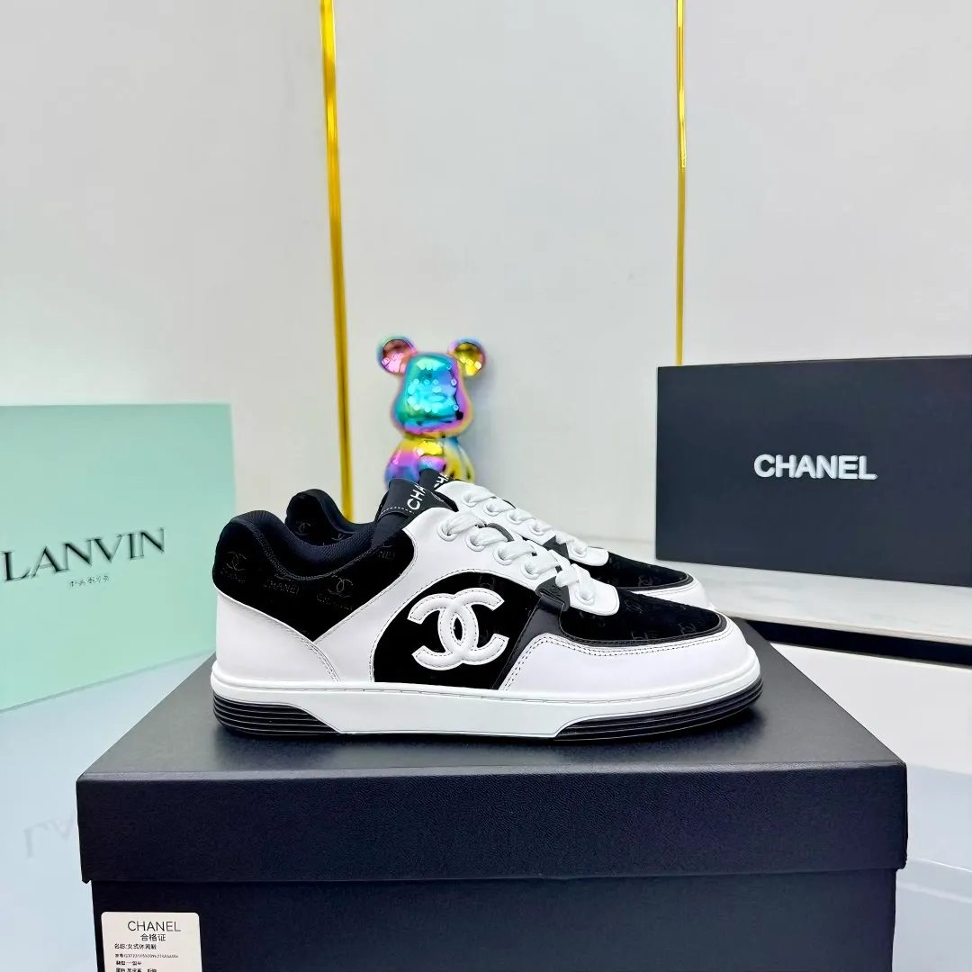 👟👟Ex-factory price 620👟👟High quality! ! ! CHANEL Chanel 25A latest thick-soled casual sports shoes. The counter is synchronized. The counter is very popular. It is a shoe that is very difficult to buy. The most popular thick-soled casual shoes on the Internet. As you can imagine, the most popular thick-soled casual shoes can not be missed. It has both good looks and comfort. Simple and versatile. The thick sole increases the height and is super versatile. Whoever wears it will look better. Upper: cowhide stitching. Lining: breathable mesh. Outsole: TPU original outsole. Size: 35-41 👉